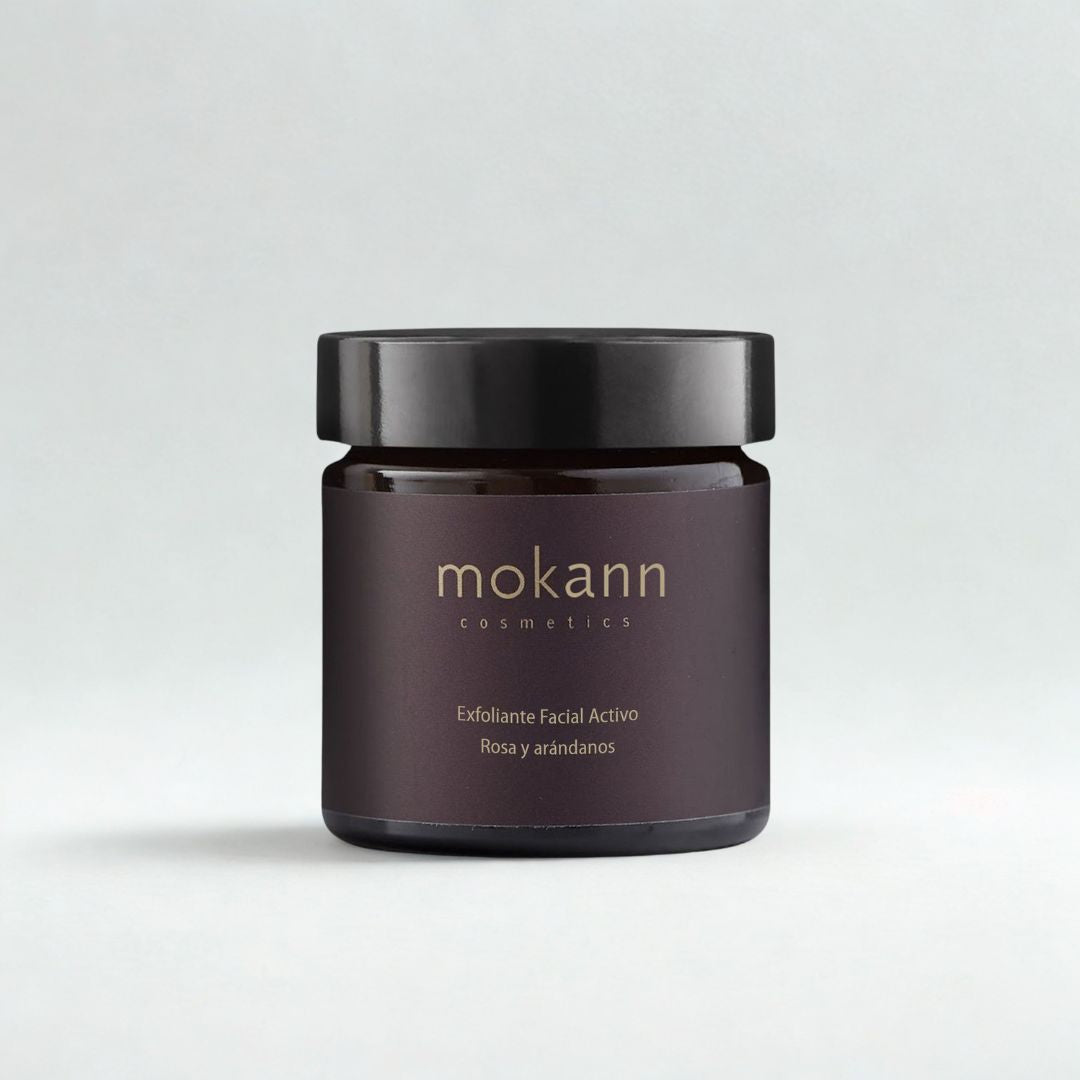 Exfoliante facial activo de rosas y arándanos.