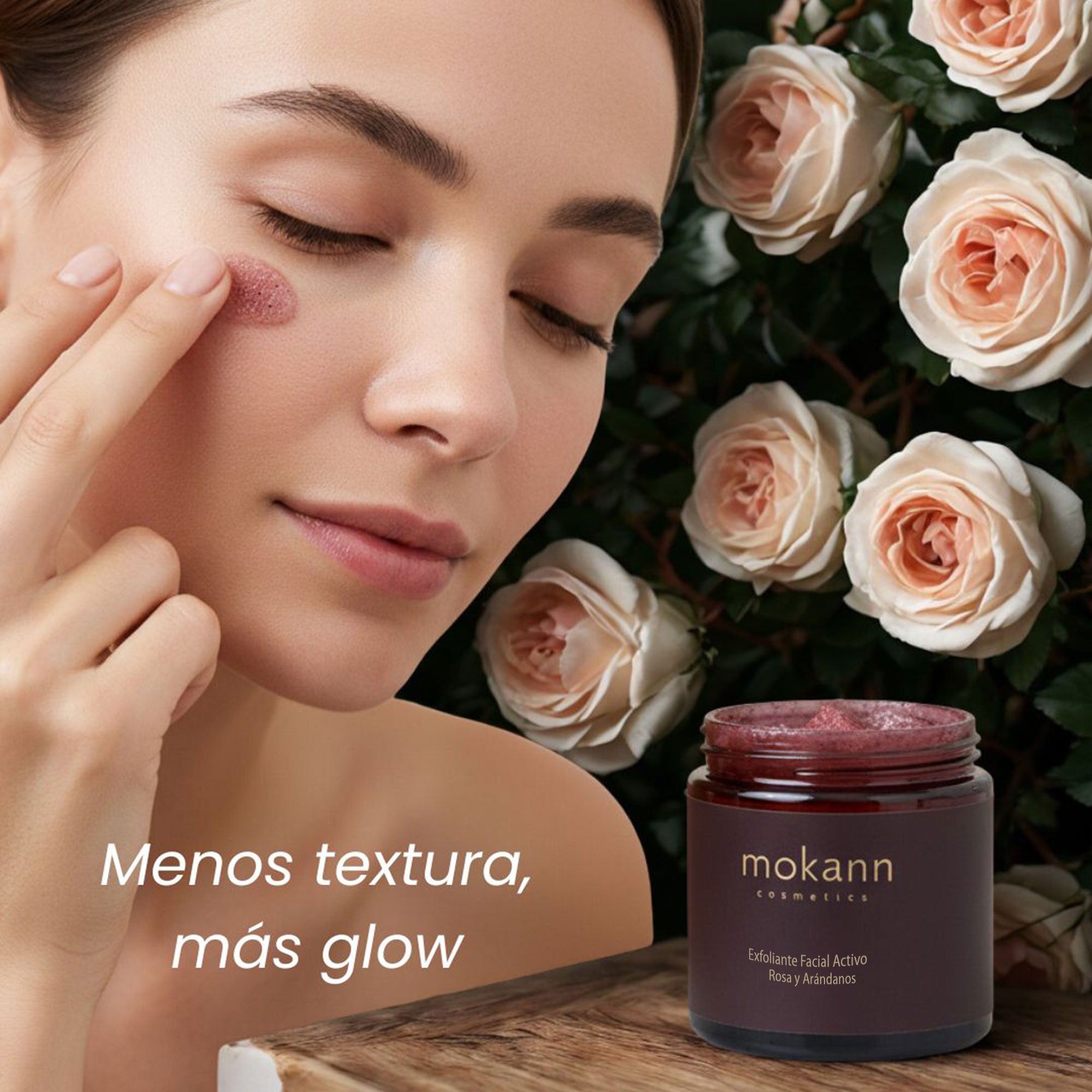 Exfoliante facial activo de rosas y arándanos.